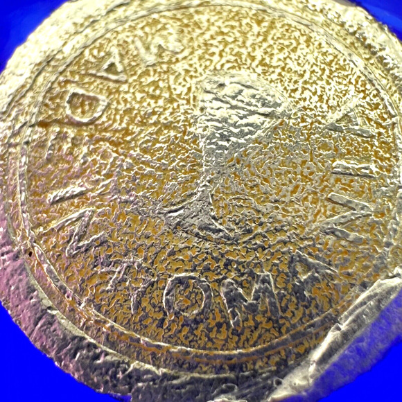 Vintage Cobalt Blue Etched Floral Art Glass Round Paper Weight Made in Romania - Picture 9 of 9